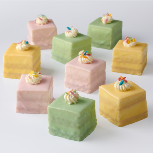 Gekleurd-petit-fours